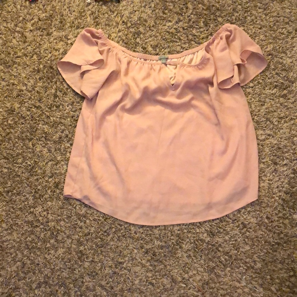 Loose cold shoulder top